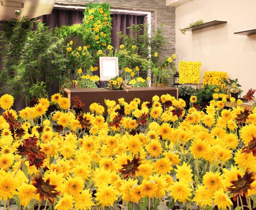 花葬儀が作るひまわり一色の祭壇